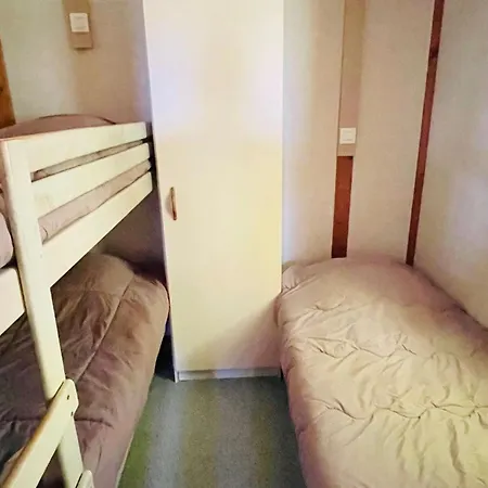 Avec Terrasse A - Api-1-52-902 مكان تخييم Camon (Languedoc-Roussillon)