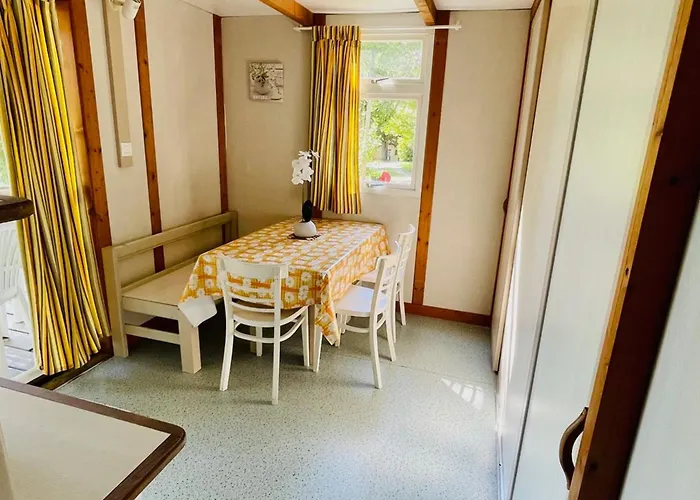 مكان تخييم Avec Terrasse A - Api-1-52-902 Camon (Languedoc-Roussillon)