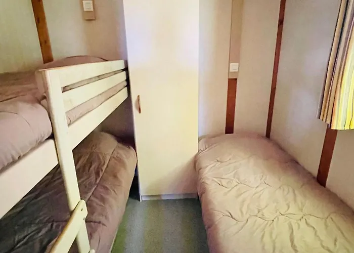 Avec Terrasse A - Api-1-52-902 مكان تخييم Camon (Languedoc-Roussillon)