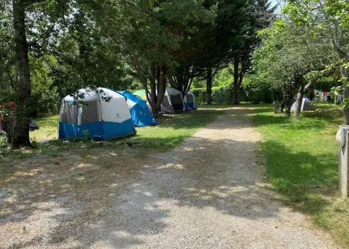 مكان تخييم Avec Terrasse A - Api-1-52-902 Camon (Languedoc-Roussillon)